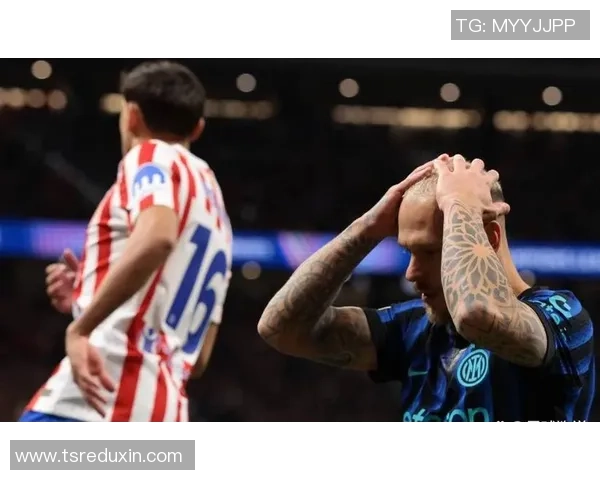 足球明星劳塔罗关键时刻失误引发球迷热议赛场表现备受关注